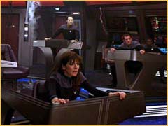 Deanna Troi aux commandes lors de l'écrasement de la soucoupe de l'Enterprise-D
