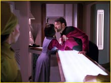 Lal embrasse Riker