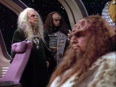 Gowron et le clone de Kahless